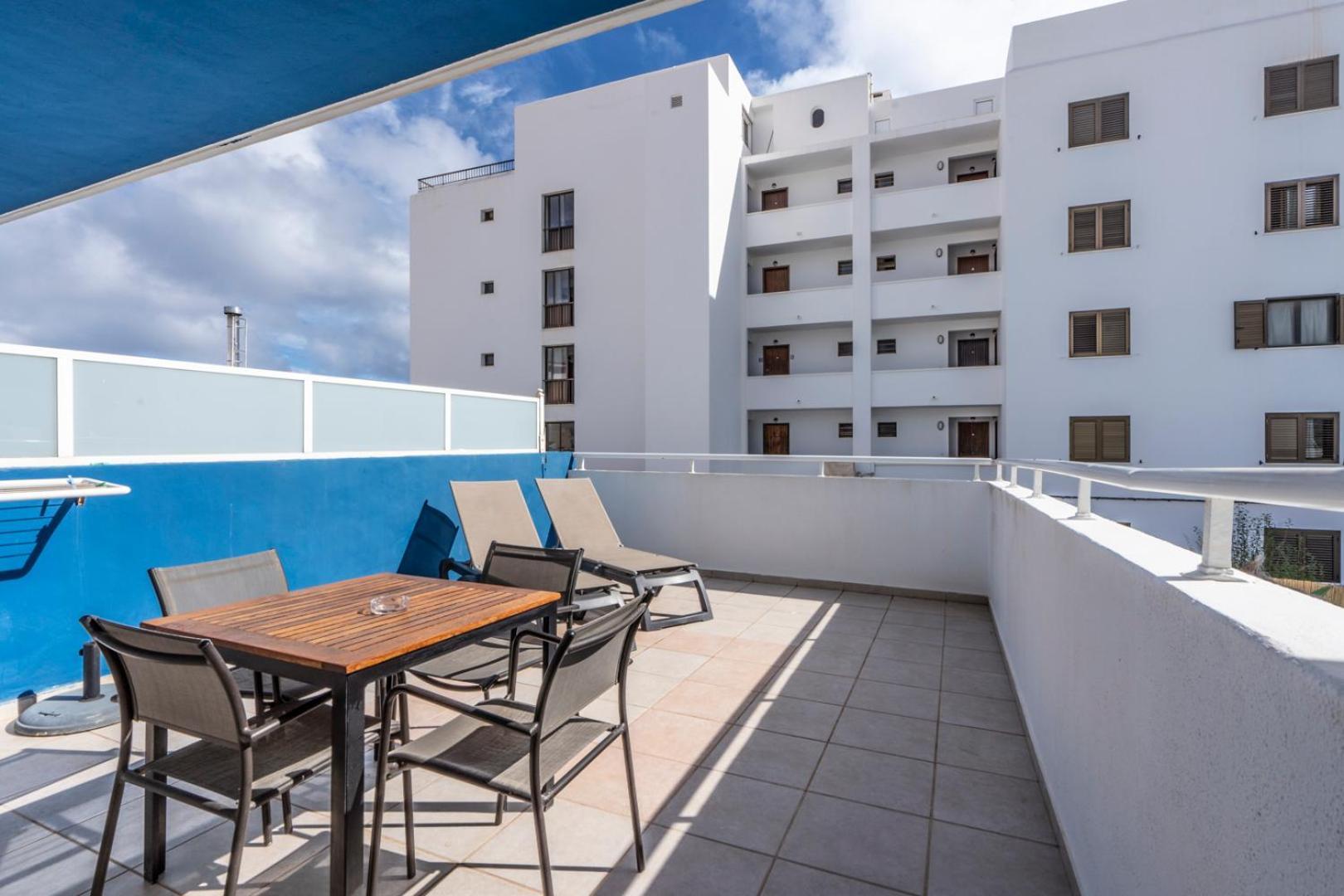 Apartamentos Cel Blau Santa Eularia des Riu Exteriör bild